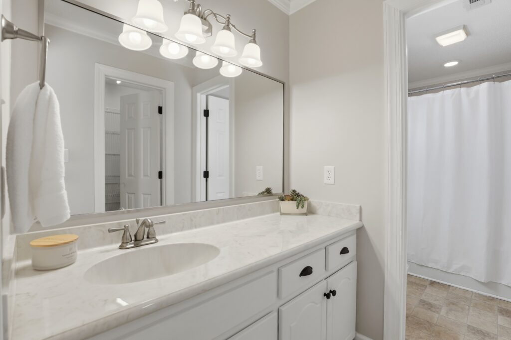 621 E Raintree Ln-22